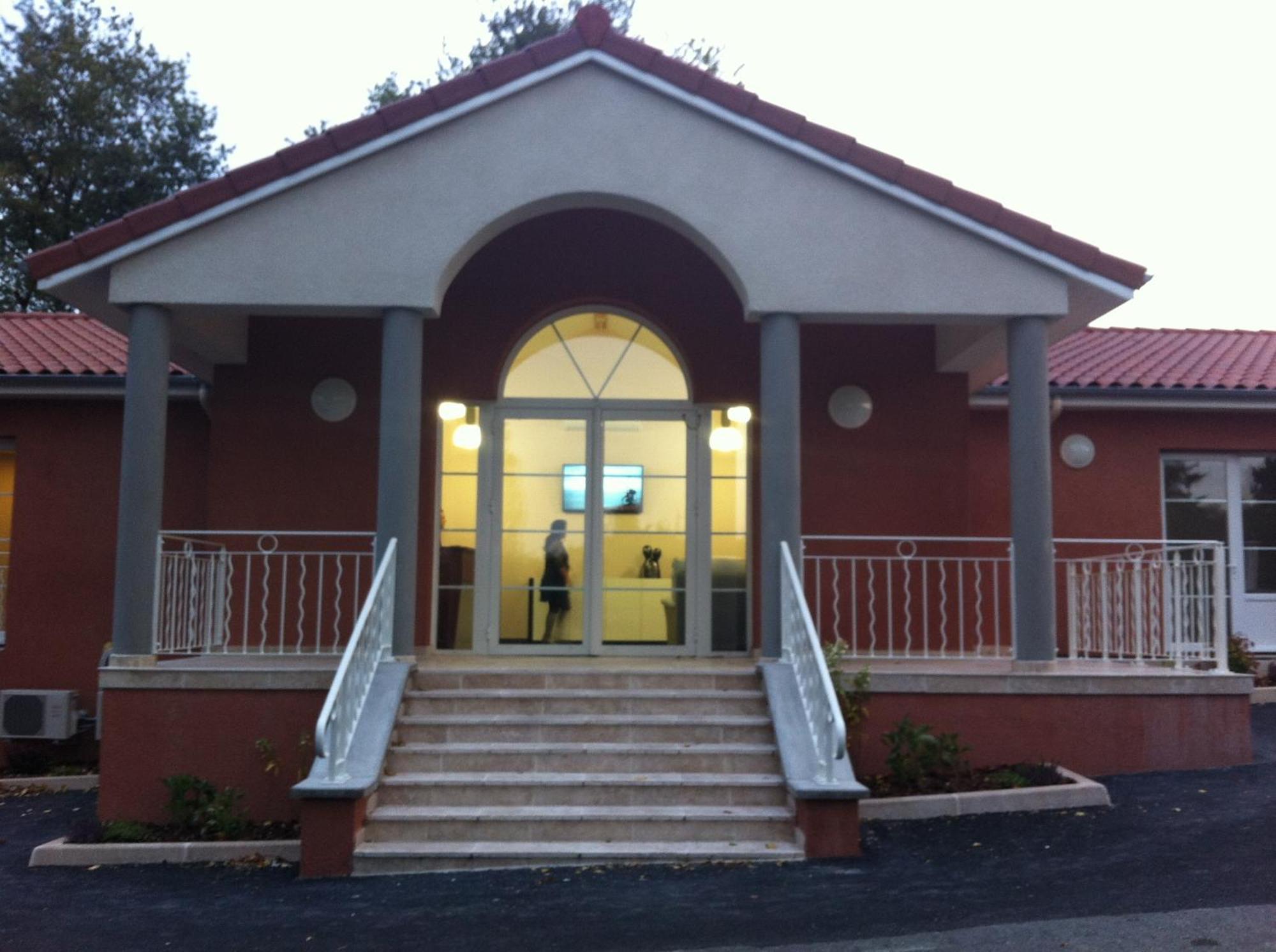 Hostellerie Del Matin Calme Montverdun Exterior photo