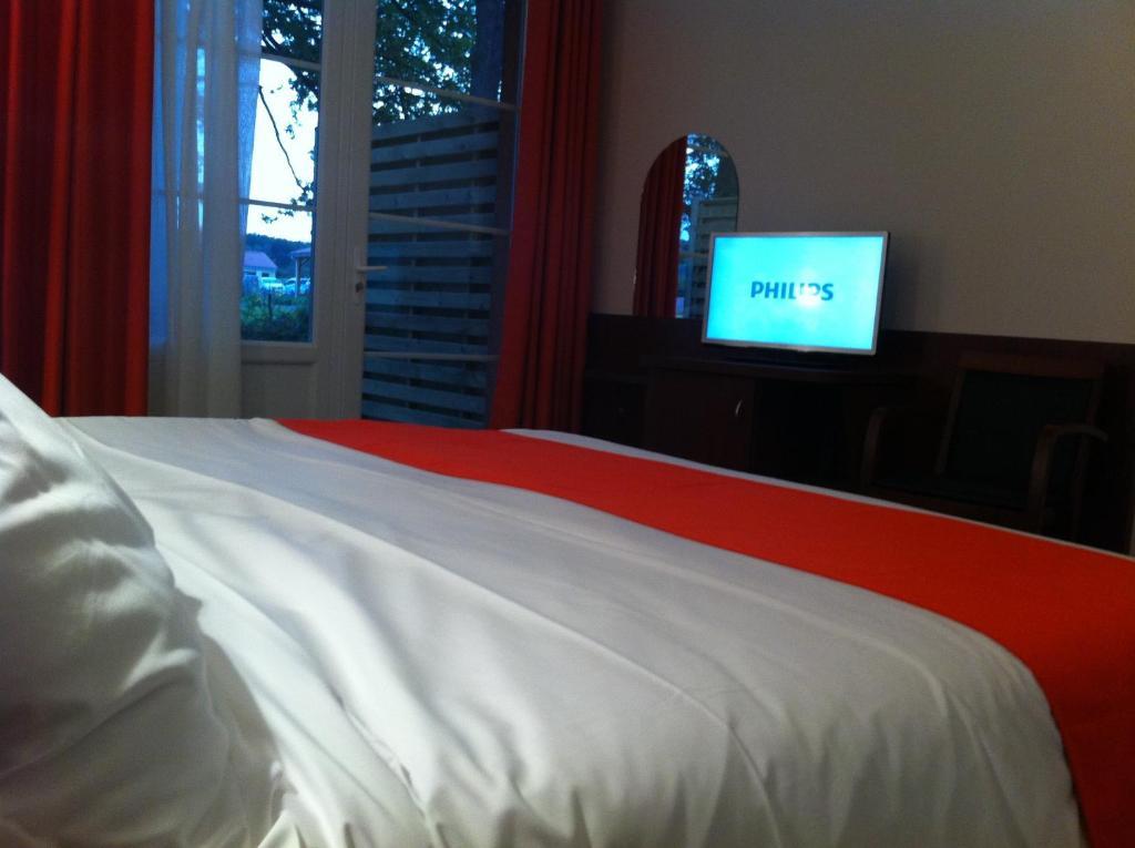 Hostellerie Del Matin Calme Montverdun Room photo